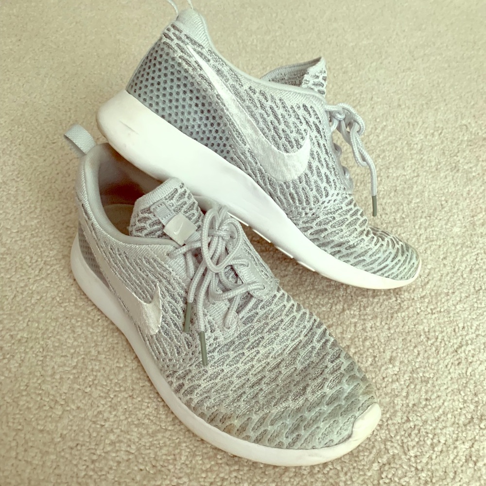 🎀 NIKE TENNIS SHOES 🎀